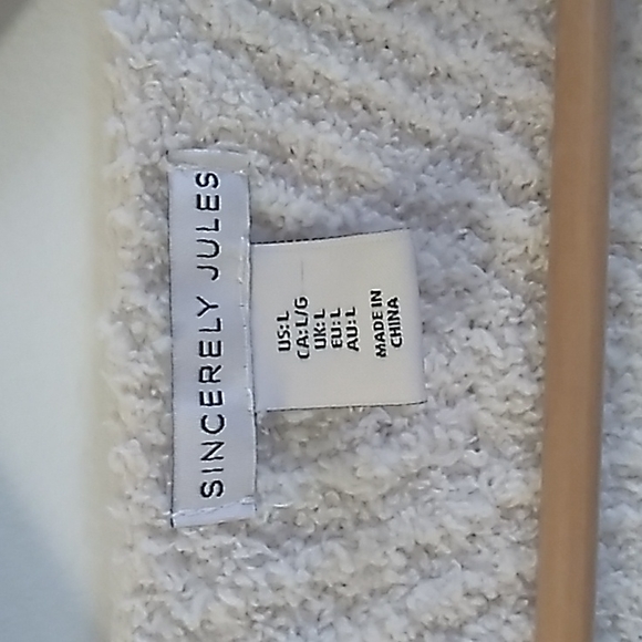 Sincerely Jules Teddy Bear V-Neck Sweater Large - Picture 3 of 6